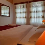Grandpa's Oda ve Kahvaltı Gjirokastër
