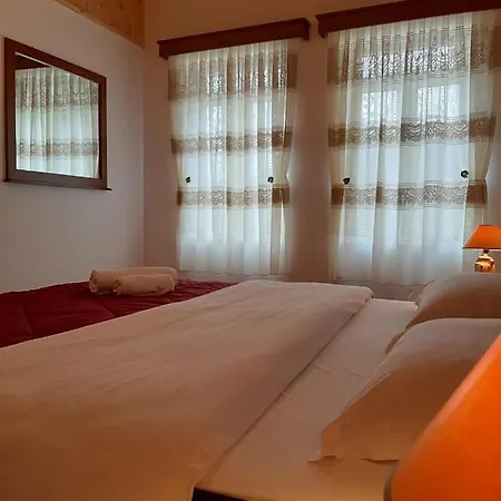 Grandpa's Bed & Breakfast Gjirokastër