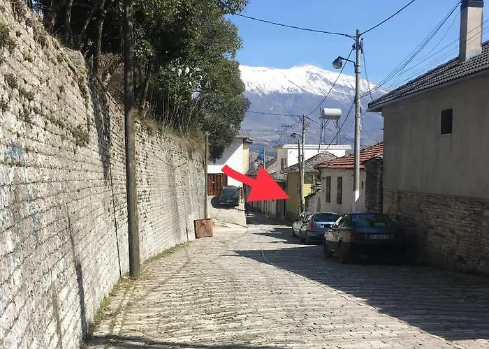 Grandpa's Frühstückspension Gjirokastër