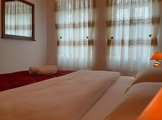 Grandpa's Frühstückspension Gjirokastër