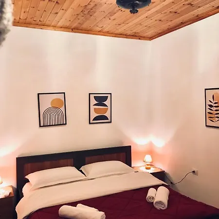 فندق مبيت وإفطار Grandpa's Gjirokastër