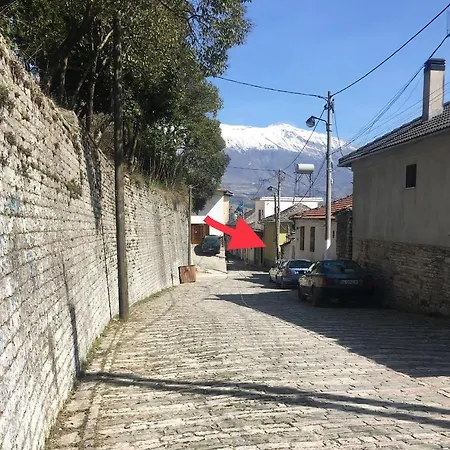 Grandpa's فندق مبيت وإفطار Gjirokastër